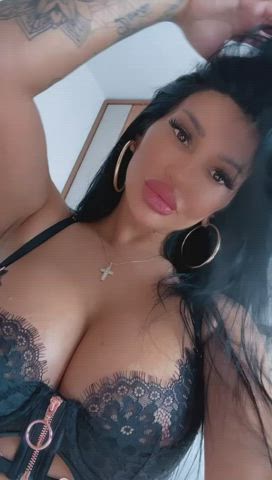 Do you like my cleavage? - free porn video