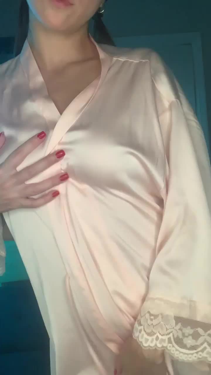 Silk robe n titties! 🥰 - free porn video