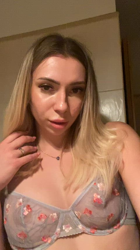 People always tell me to wear bras but I like bra-less - free porn video