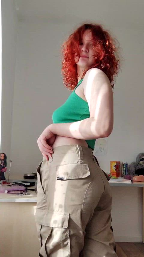 Smack my butt until it becomes red - free porn video