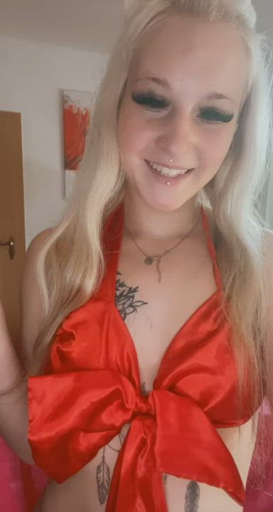 Hello to the same 4 guys who unpack my tits🥰 - free porn video