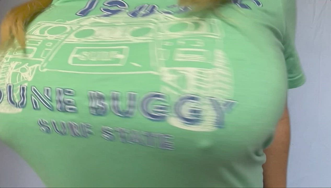 Huge bouncing boobs - free porn video