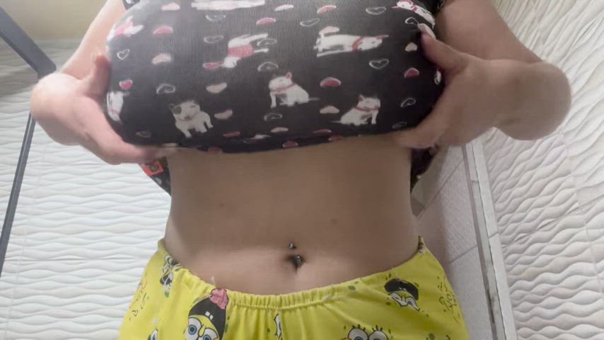 Fuck I love stroking to huge natural tits🖤🤤 - free porn video