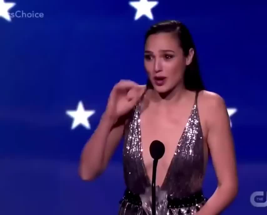 Gal Gadot trying to keep her cool when you suddenly turn on her vibrator during her acceptance speech - free porn video