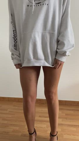 Look what’s under my hoodie..! - free porn video