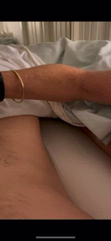 Leather glove wanking, what a turn on 🥵 - free porn video