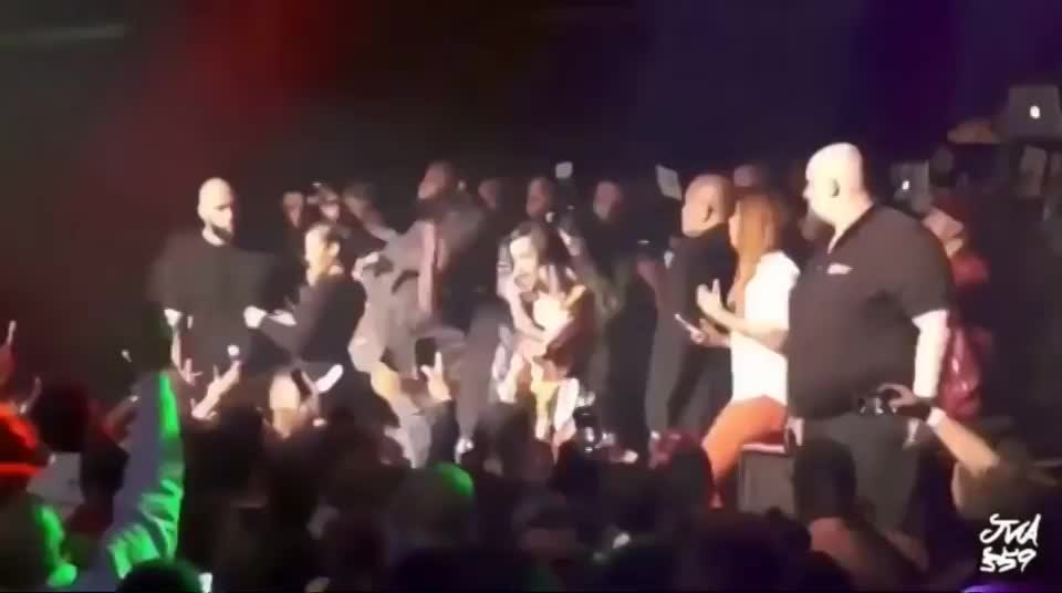 Cardi B Letting Some Fans Grope Her Tits At A Concert - free porn video
