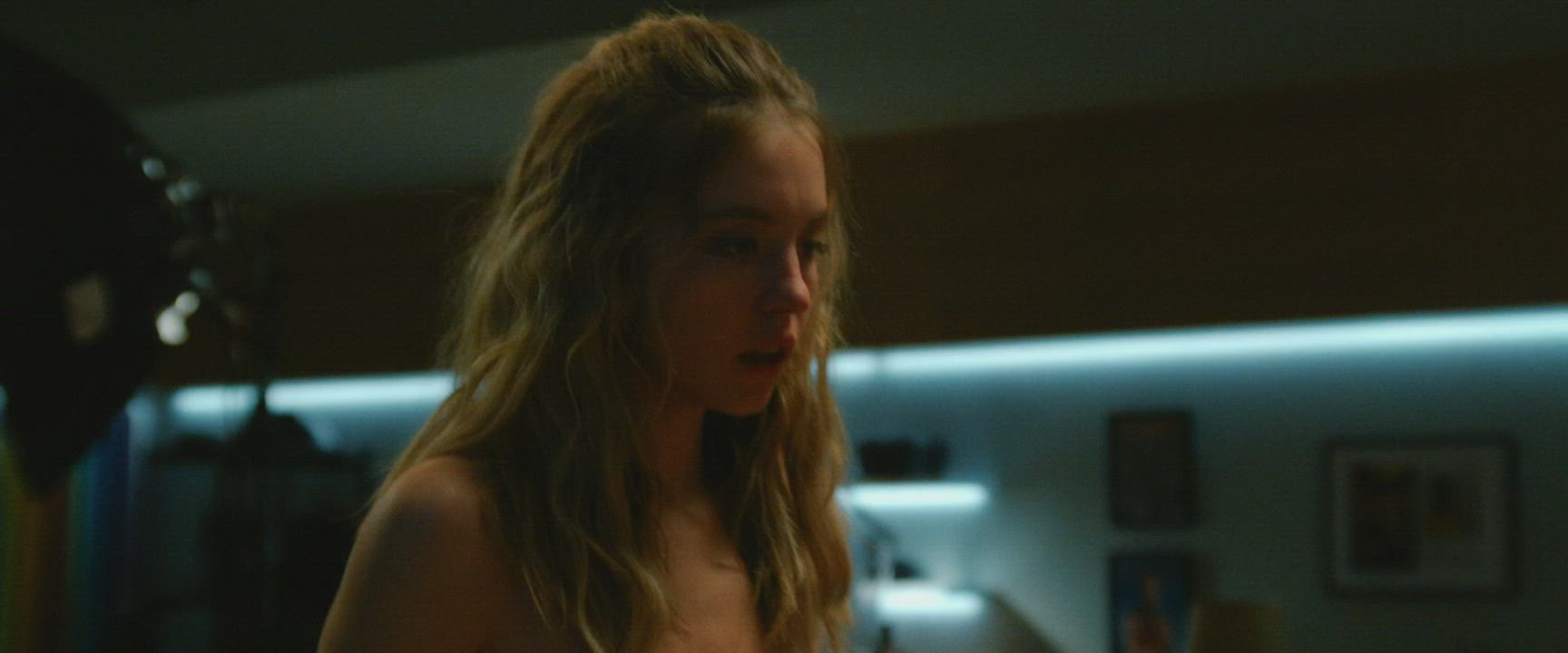 Sydney Sweeney Riding - The Voyeurs - free porn video