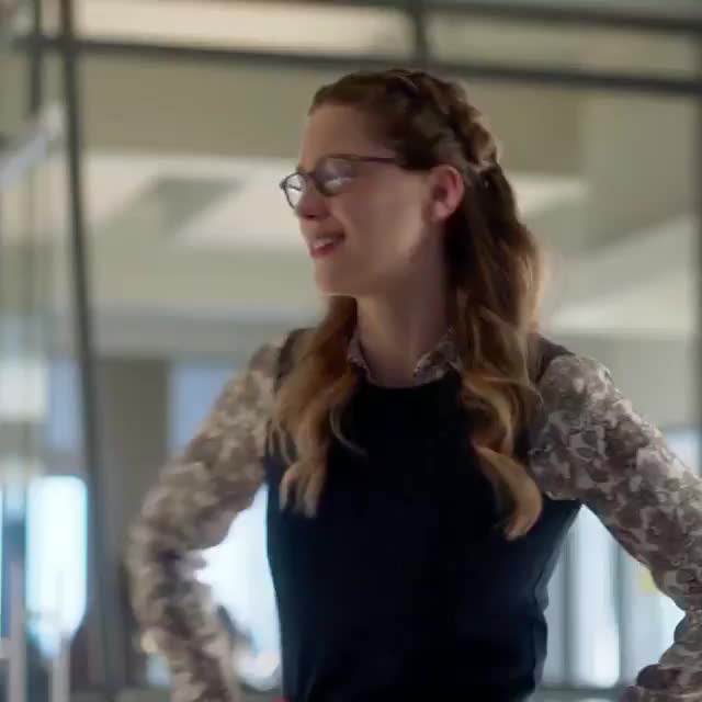 Melissa Benoist and her superbooty 🍑 - free porn video