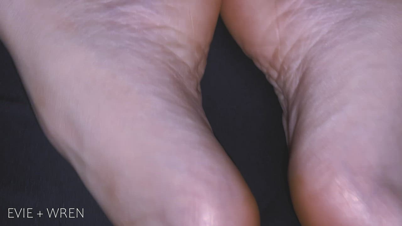 I fucked her feet and I couldn't hold it... - free porn video