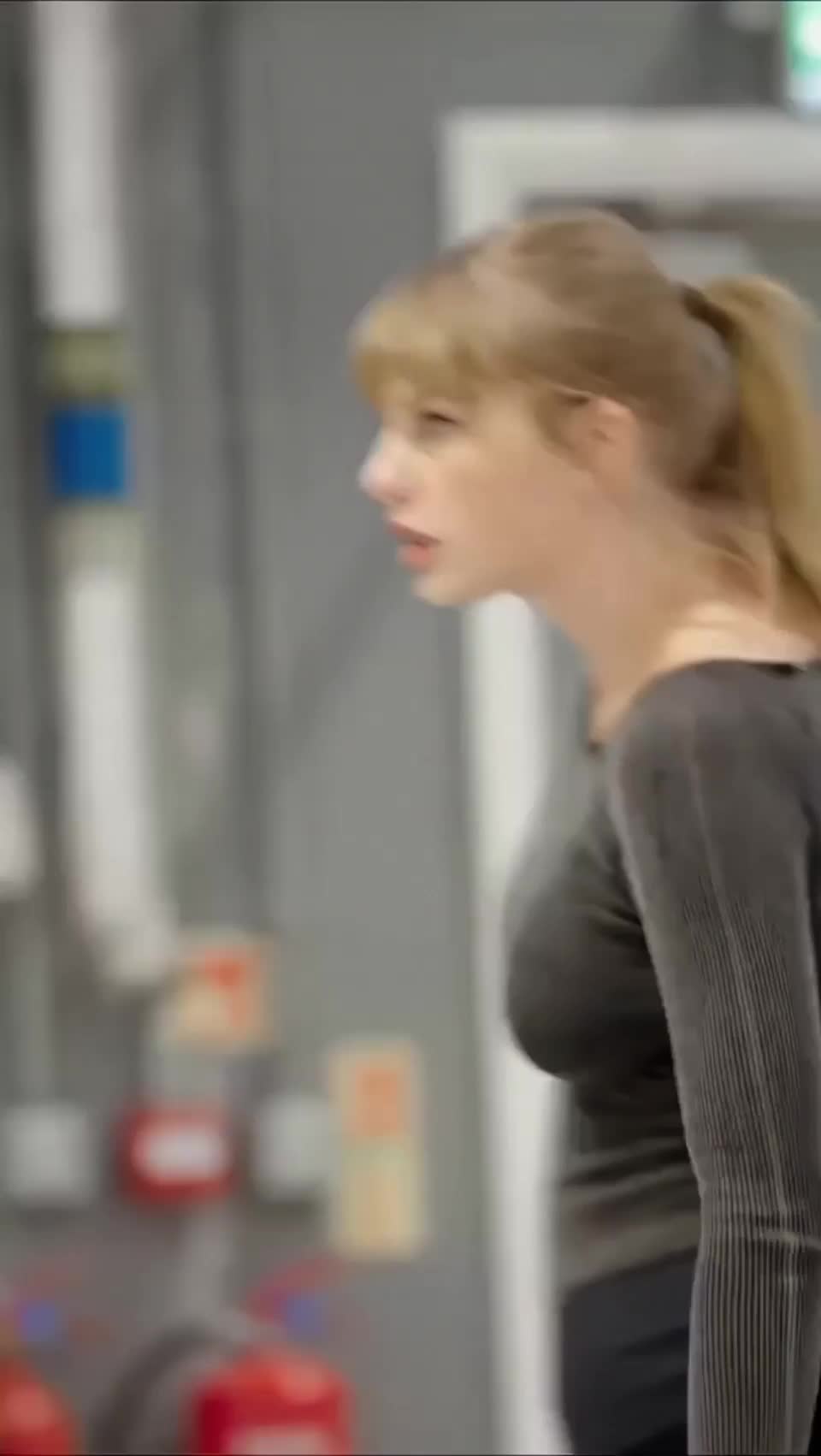 I never knew Taylor Swift had tits that big - free porn video