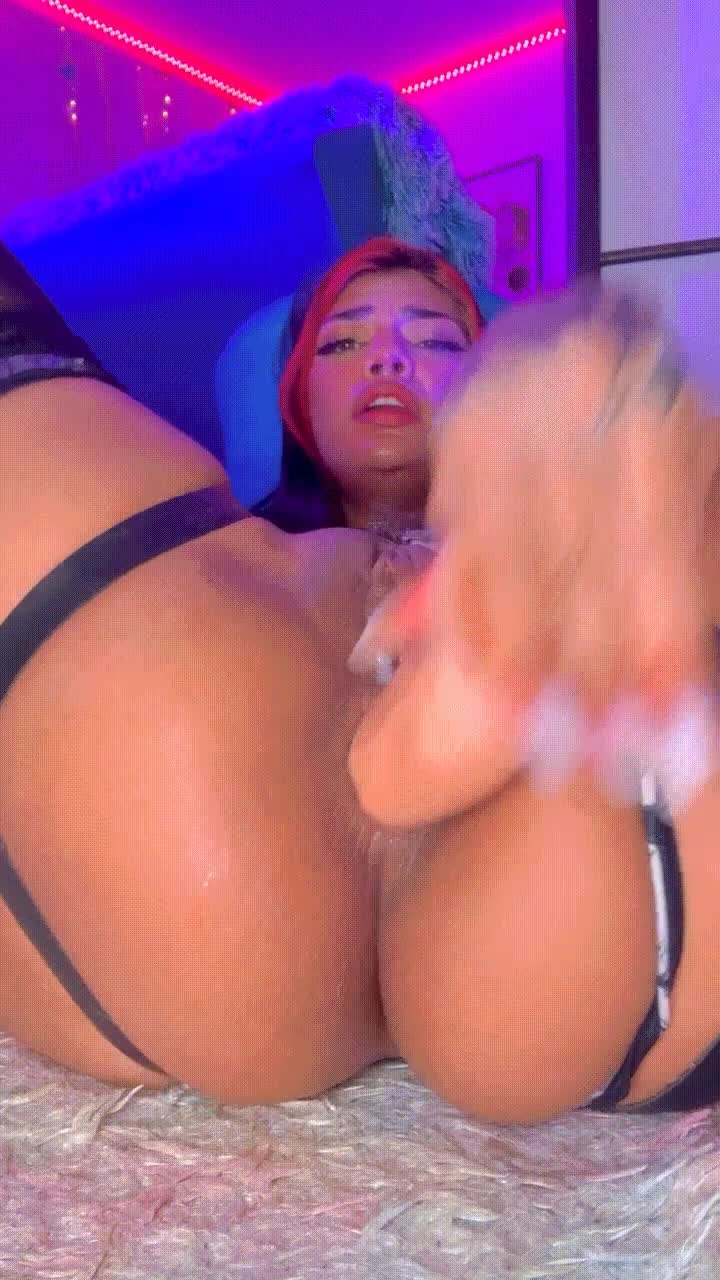 Do you like the way my open ass looks? - free porn video