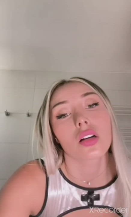THE HOTTEST LATINO GIRL CHAVEZ (HER CONTENT IN THE COMENT) - free porn video