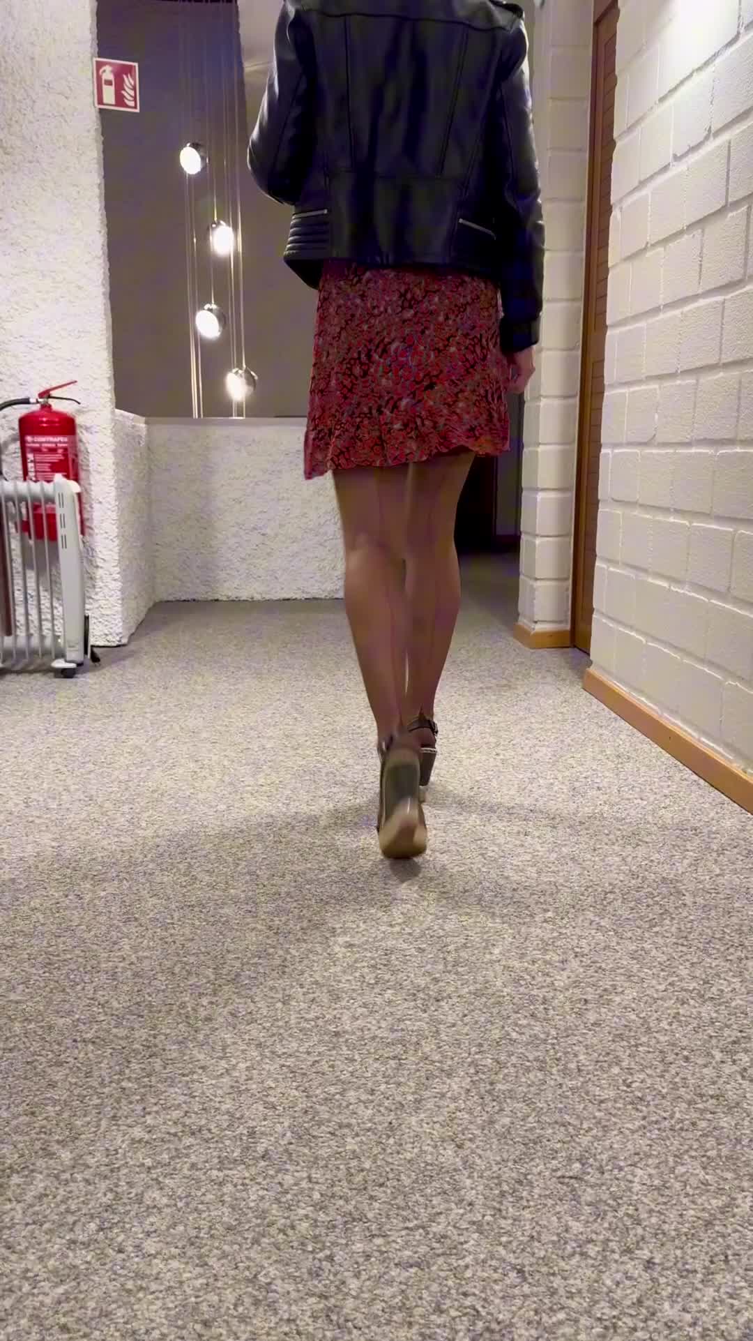 Fun in the hotel hallway  - free porn video