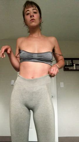 I like showing off to a captivated audience 😏 - free porn video