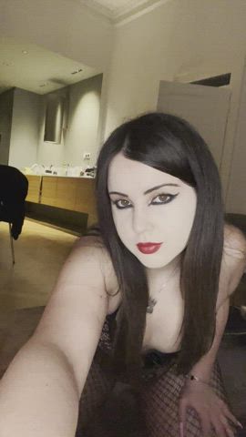 Do you like 19 year olds with big hips - free porn video