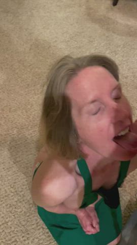 Mature Barista getting cream on her coffee break - free porn video