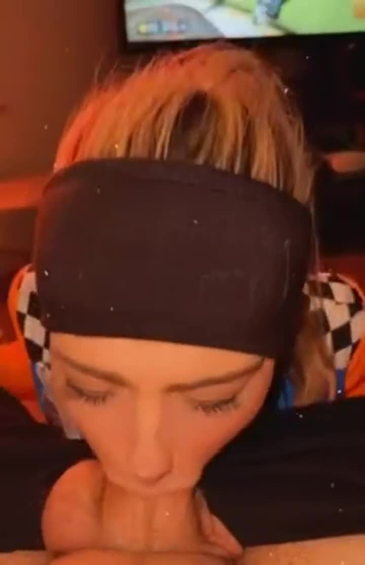 Nice blonde - free porn video