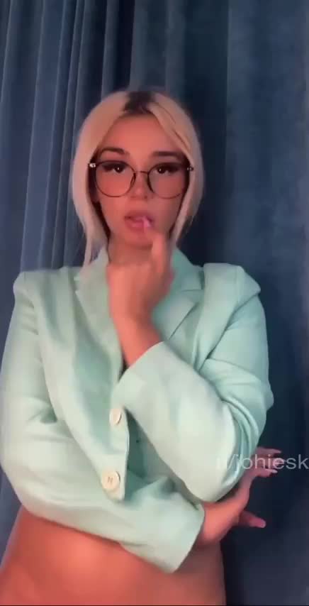Posting here makes me horny - free porn video