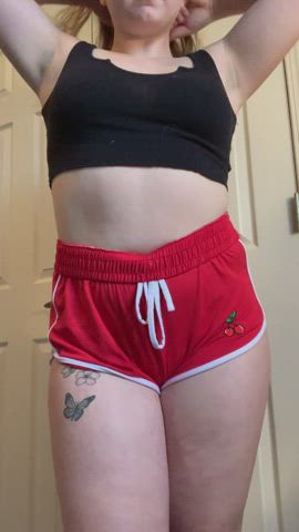 Any older guys want to “pop my cherry” ? 🍒 - free porn video