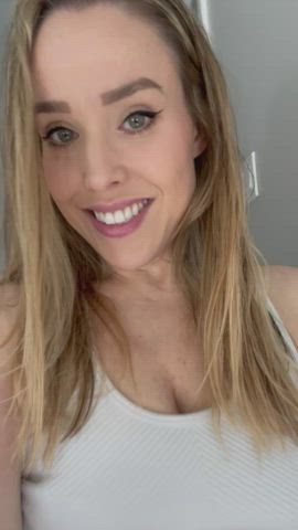 Big Bouncy Tits + Going Down the Stairs = TONS OF FUN - free porn video