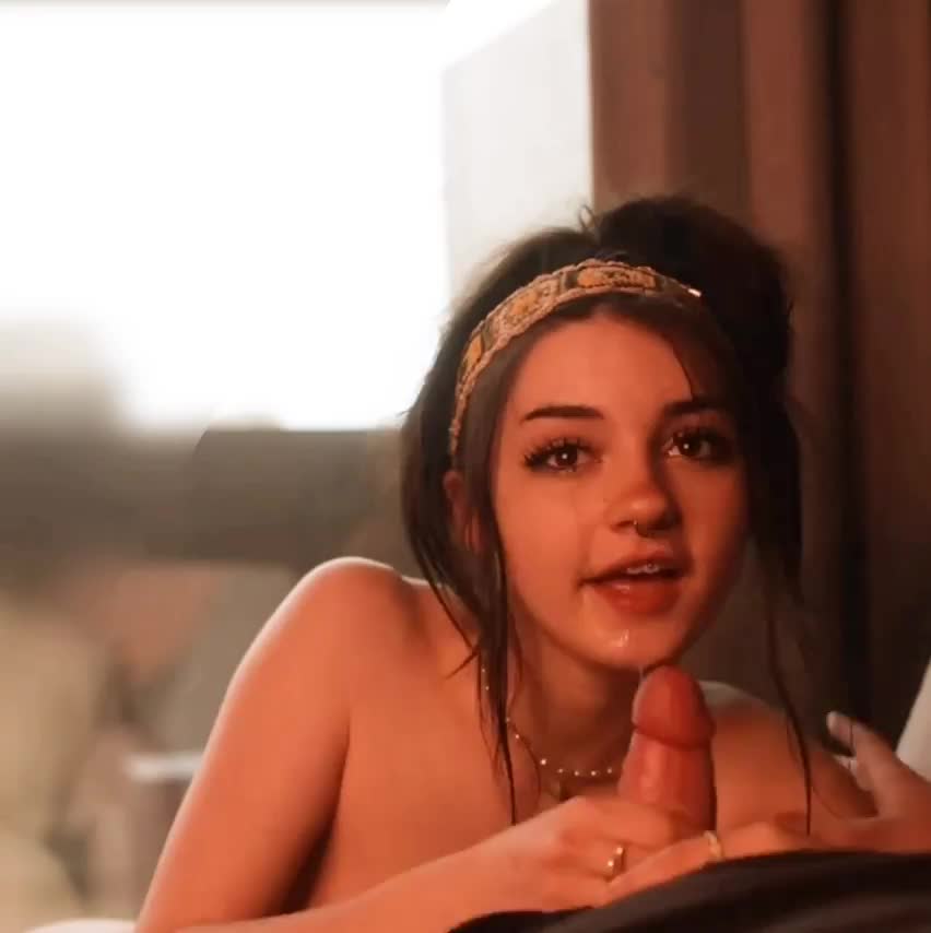 Cute girl giving blowjob - free porn video