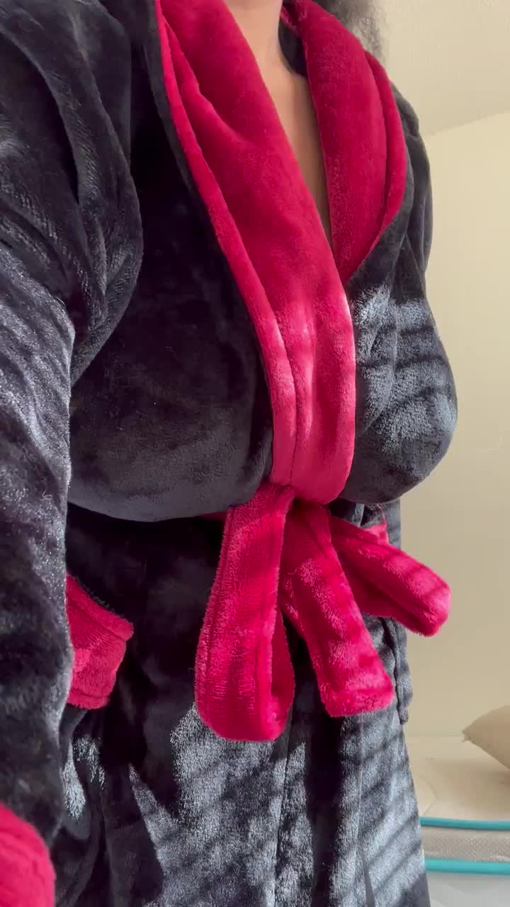 Hope this brightens your Monday - free porn video
