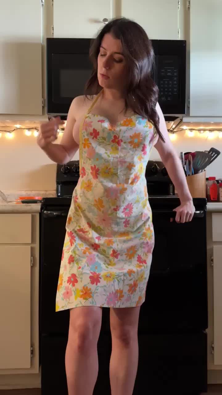 If I was your stepmom, would you pump me full of your cum? 💦💦🥺 - free porn video