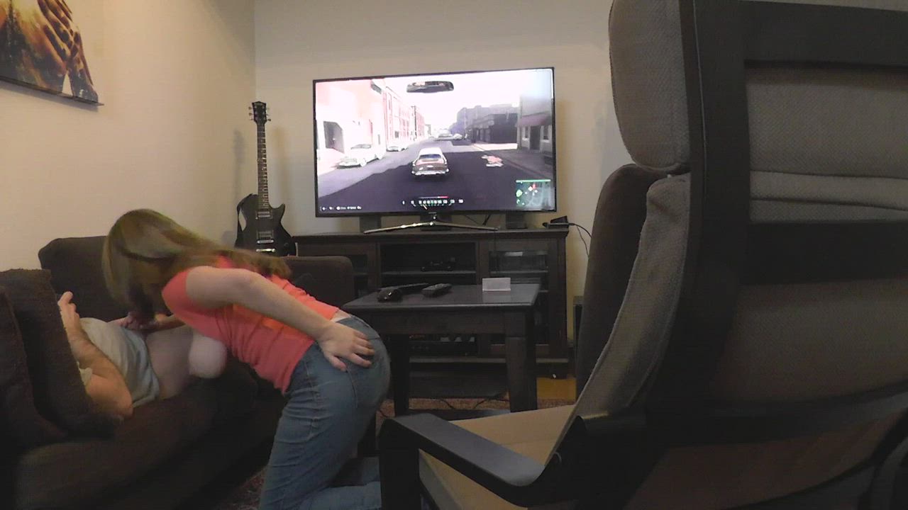 I suck off my BF while he sucks at playing Mafia III - free porn video