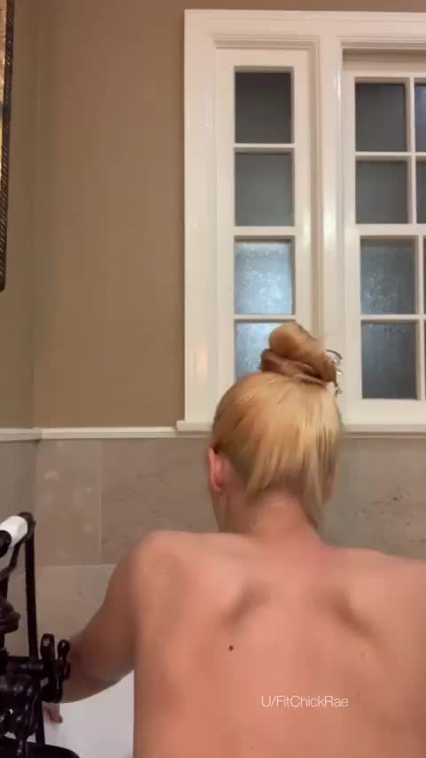 Spot the landing strip - free porn video