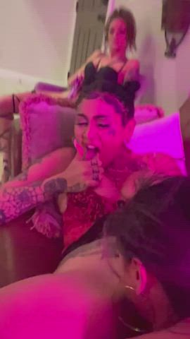 My roommate caught me eating pussy and watched - free porn video
