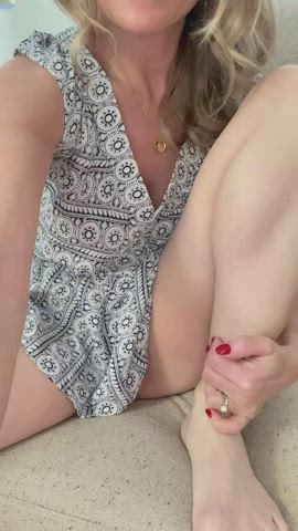 Good mommy’s like me always have the yummiest snacks… - free porn video