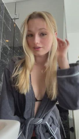 Come and smack my phat ass inside this bathroom - free porn video