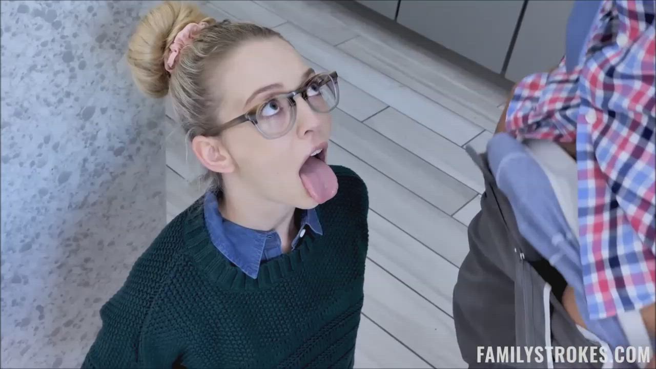 Blowjob and great cumshot on glasses - free porn video