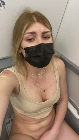 I'm sorry, I couldn't resist my desire to cum and I had to go to the bathroom on the plane - free porn video