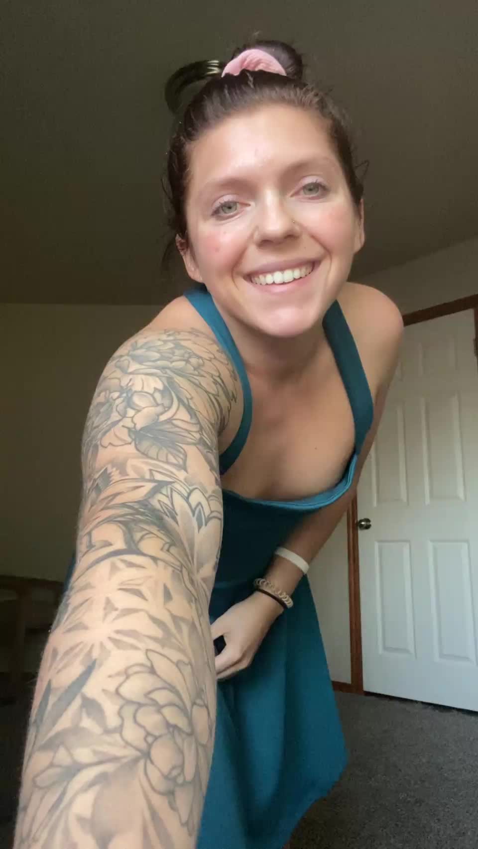 Fat pussy, fatter ass - free porn video