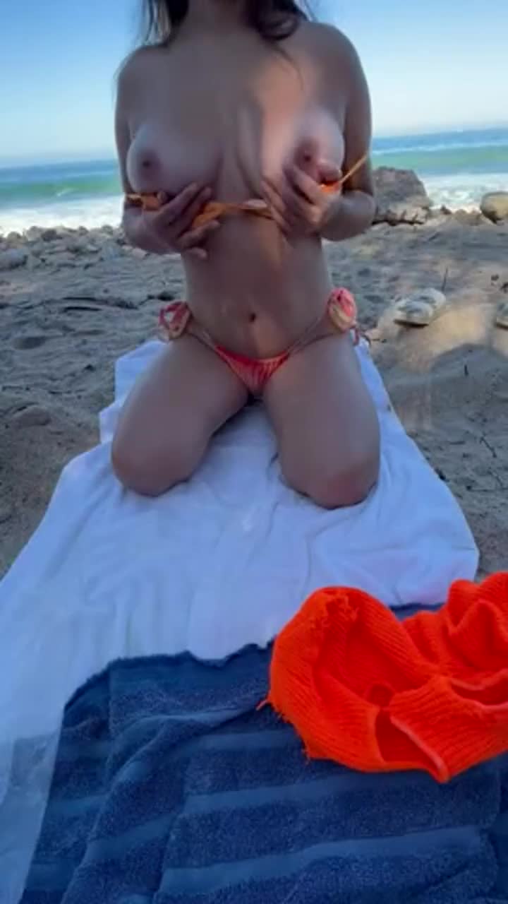 I love the beach - free porn video