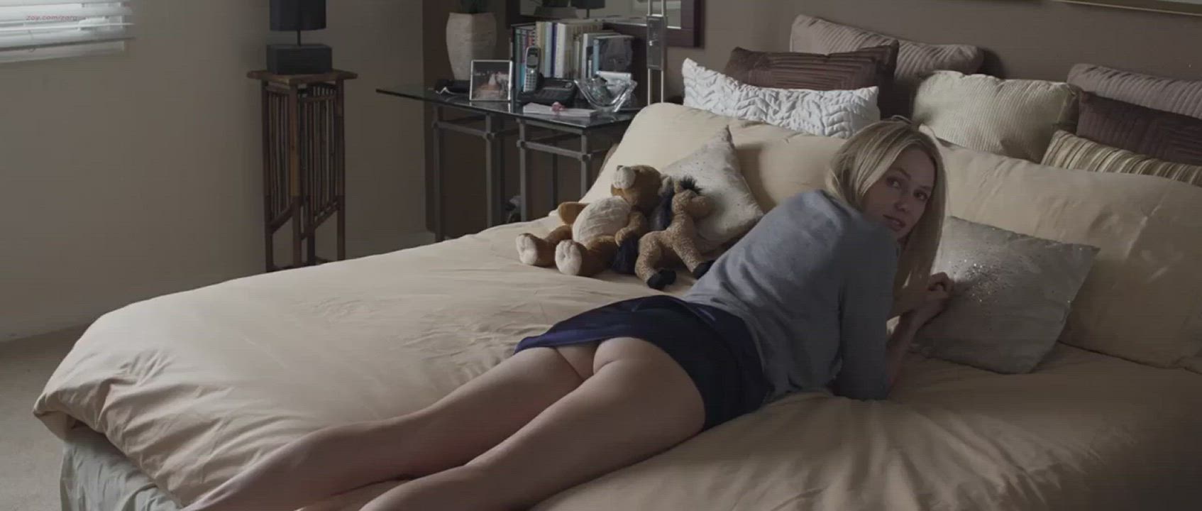 Lonely MILF next door Naomi Watts wondering if you’d like to keep her company? - free porn video