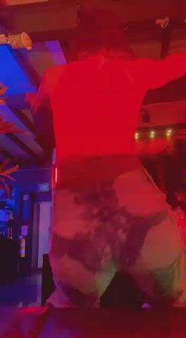 I know what to do while waiting for guests - free porn video
