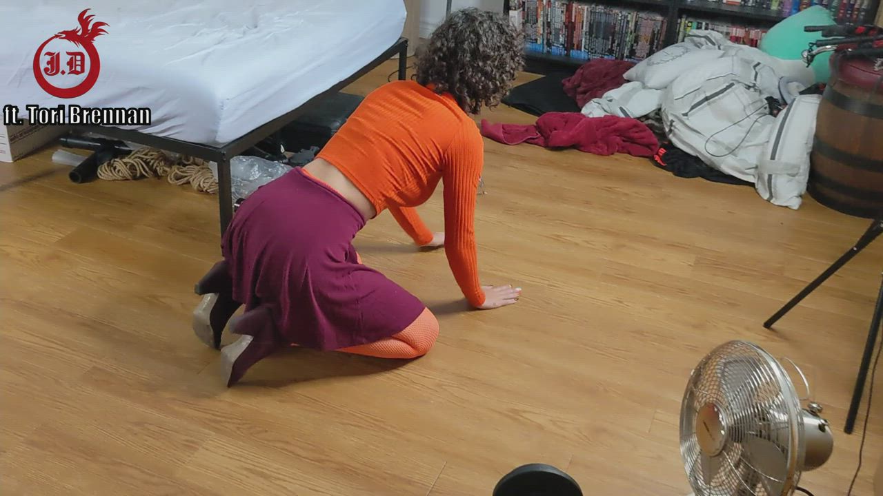 What happens when Shaggy finds Velma's glasses - free porn video