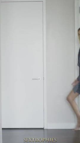 Elegant Chick - free porn video