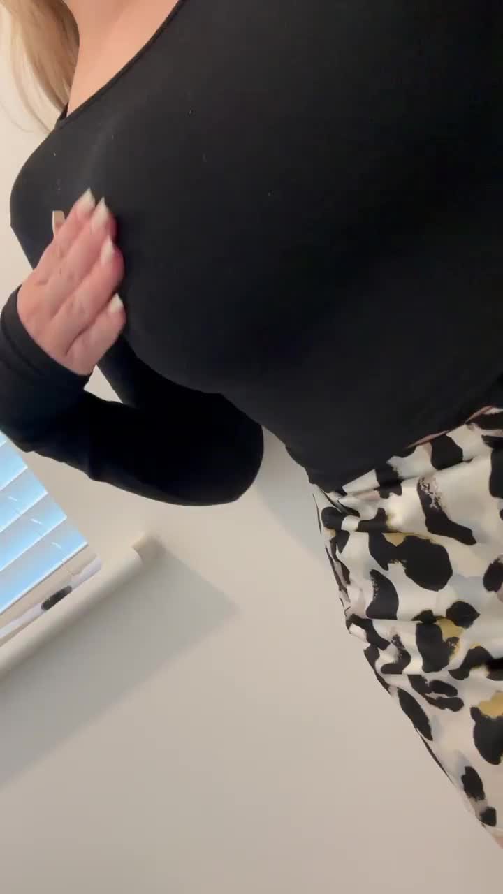 The sexy stacked secretary 😜❤️ - free porn video
