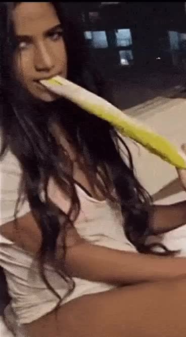 Indian actress Poonam Panday getting jiggy with a guitar - free porn video