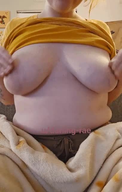 A little flash this afternoon to brighten your day - free porn video