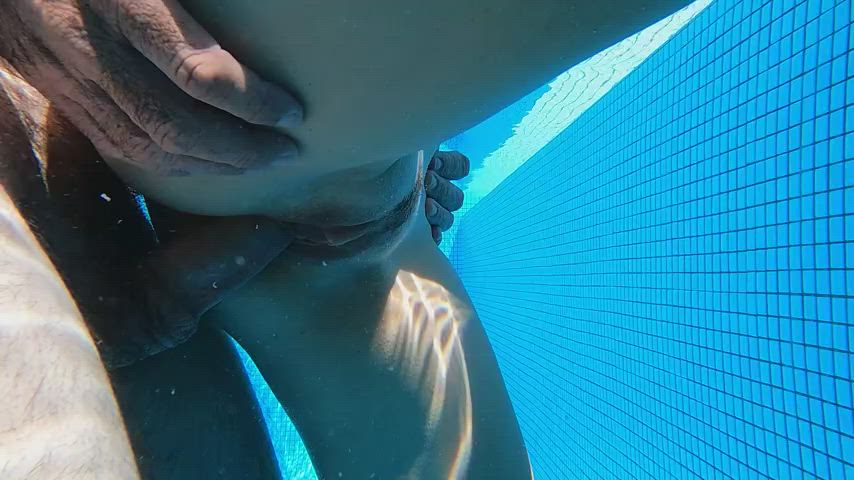 Cumming on her pussy in the pool - free porn video