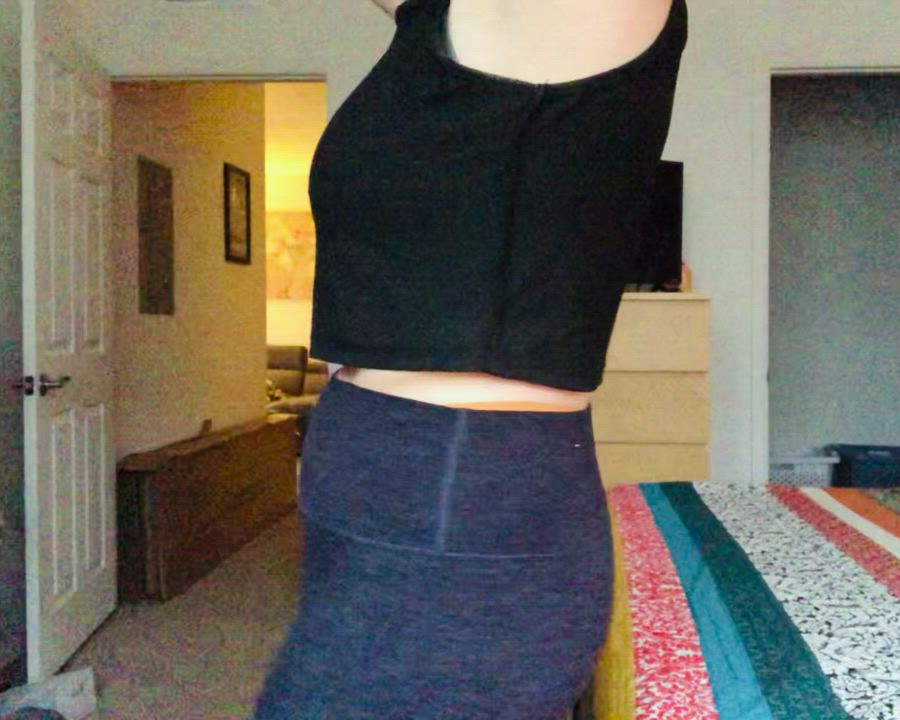 I need a sexy lady to suck on these 🥵 - free porn video