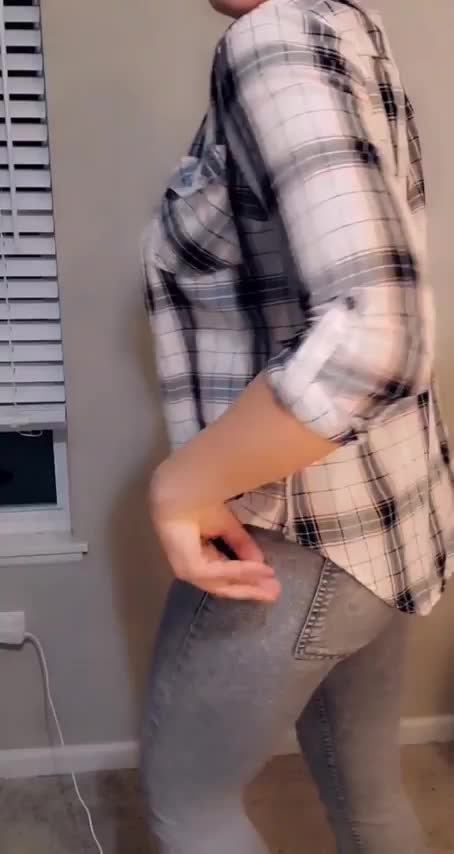 Jeans are so deceiving on me, do you agree? - free porn video