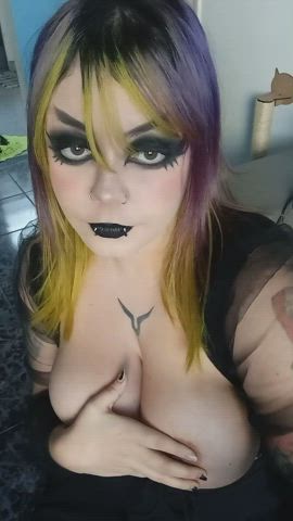 Bouncy goth girl's tiddies for you - free porn video