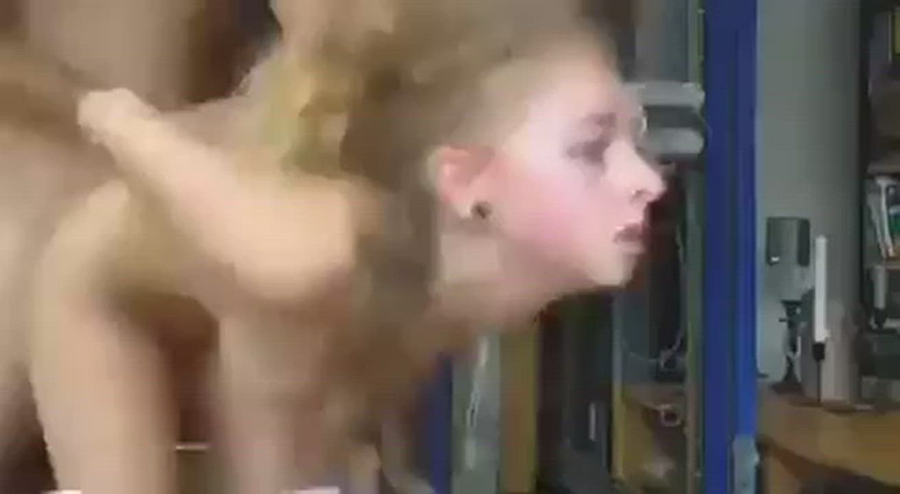 Anyone know the name of the girl? She got other vids like this just forgot her name. - free porn video