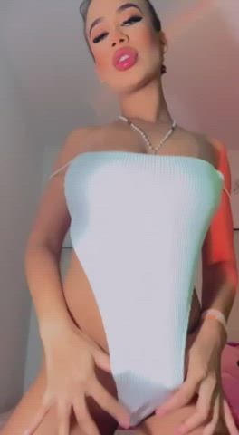 I love showing my body off to men - free porn video